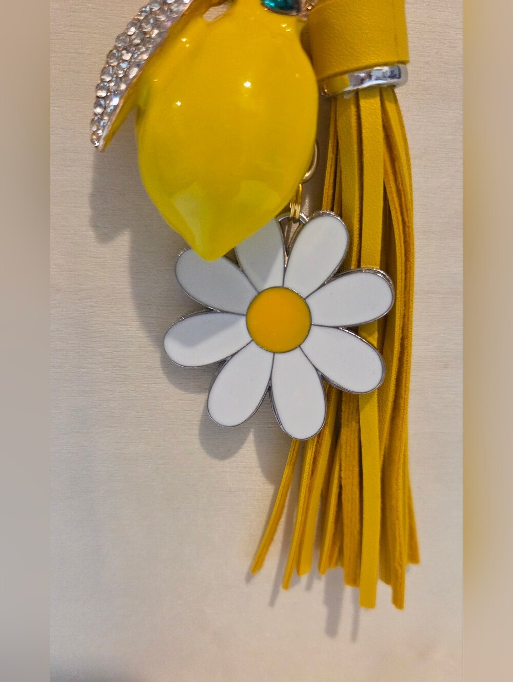 🍋Bright Yellow Lemon Purse Charm • White Daisy Floral Leather Tassel Keychain - Picture 3 of 16